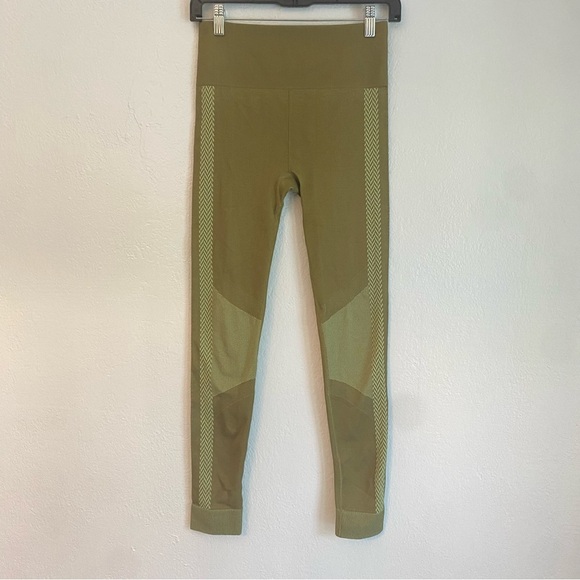 Fabletics Green Performance Leggings - Picture 1 of 7